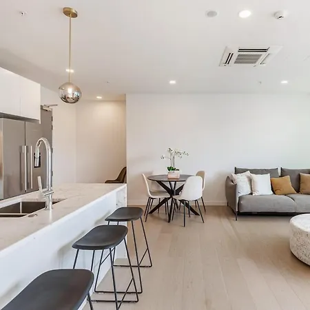 Urban Escape: Prime Location Apartment